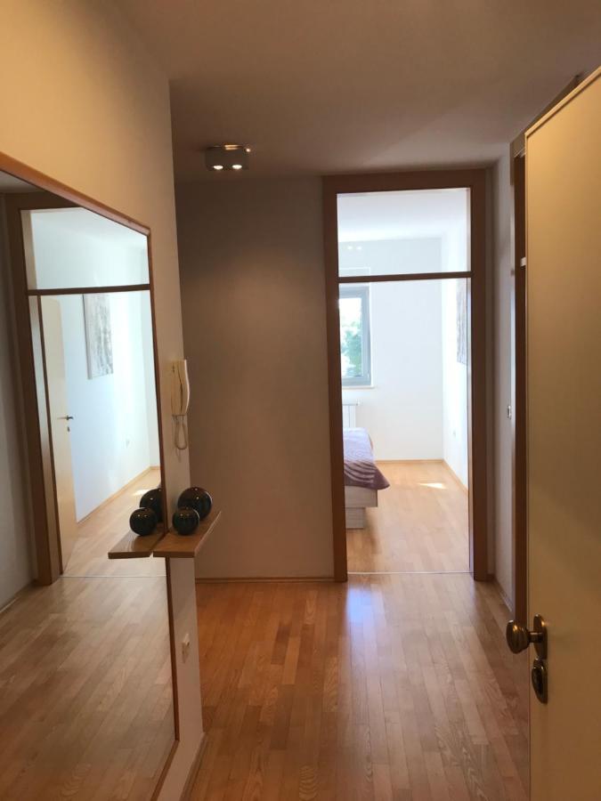 Apartment Angela With Private Garage Slot Пула Екстер'єр фото