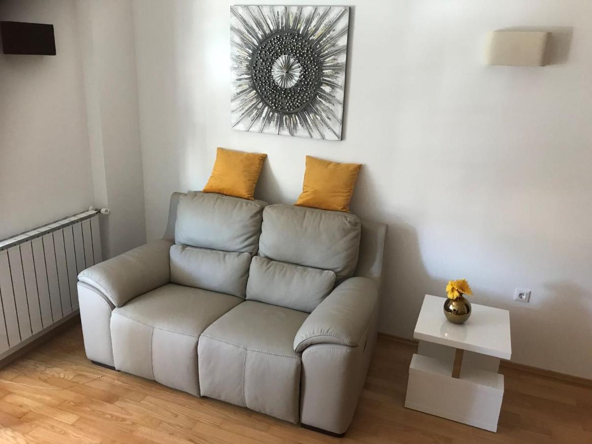 Apartment Angela With Private Garage Slot Пула Екстер'єр фото