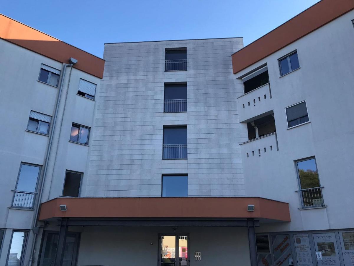 Apartment Angela With Private Garage Slot Пула Екстер'єр фото
