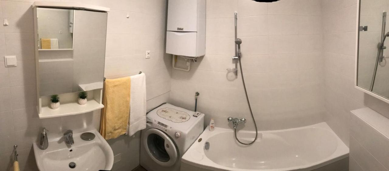 Apartment Angela With Private Garage Slot Пула Екстер'єр фото